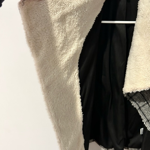 Forever 21 vest - Picture 2 of 3